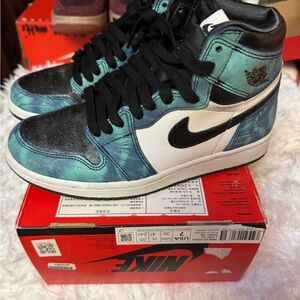 Nike High-Top Sneakers in Blue and Black